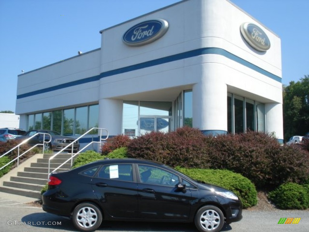 2013 Fiesta SE Sedan - Tuxedo Black / Charcoal Black photo #1