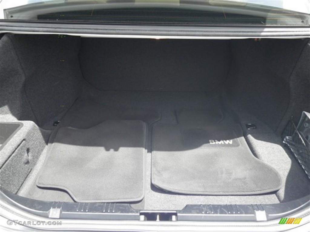 2008 BMW 5 Series 550i Sedan Trunk Photo #69872245