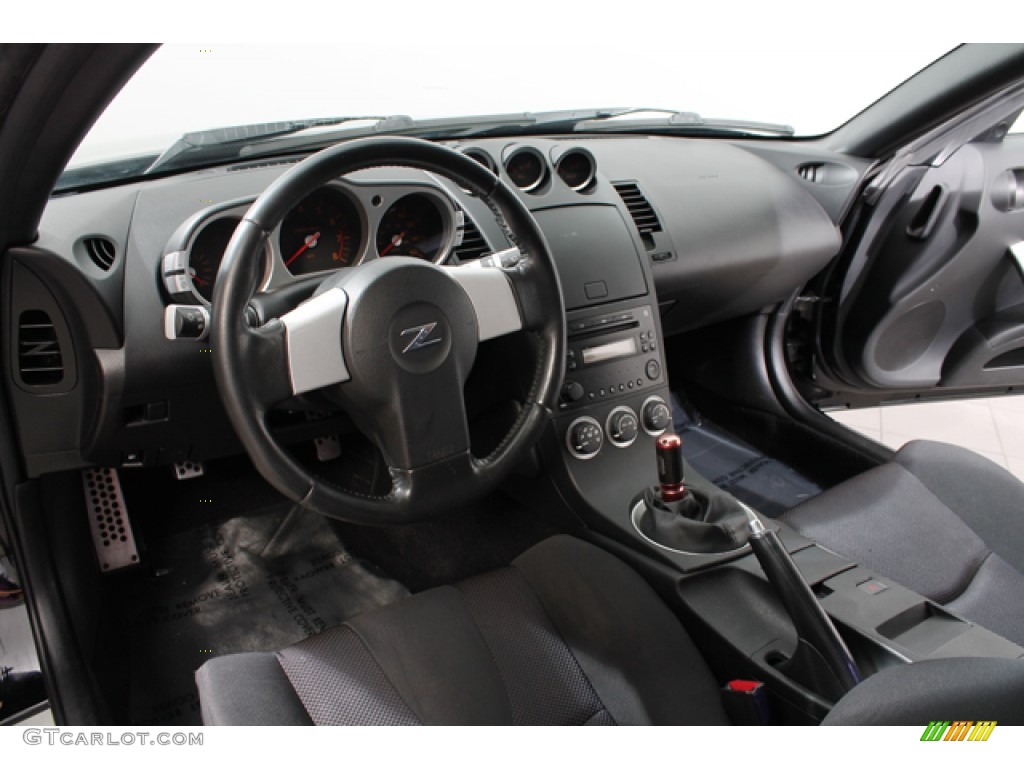 Carbon Black Interior 2004 Nissan 350Z Coupe Photo #69874159