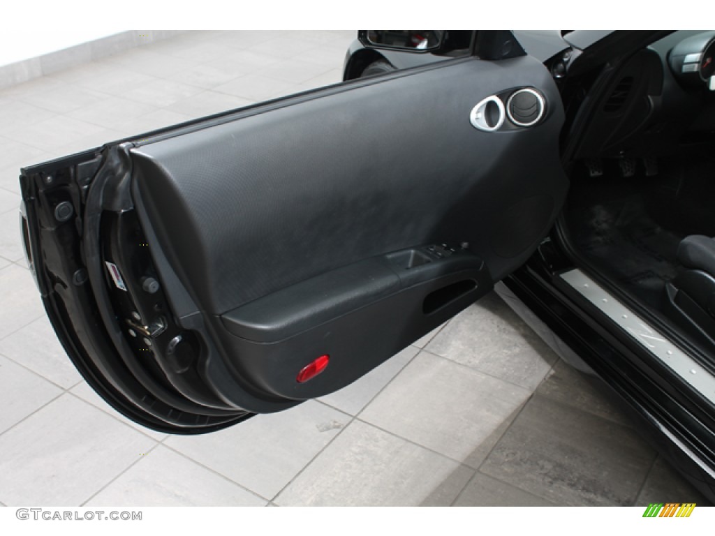 2004 Nissan 350Z Coupe Carbon Black Door Panel Photo #69874237