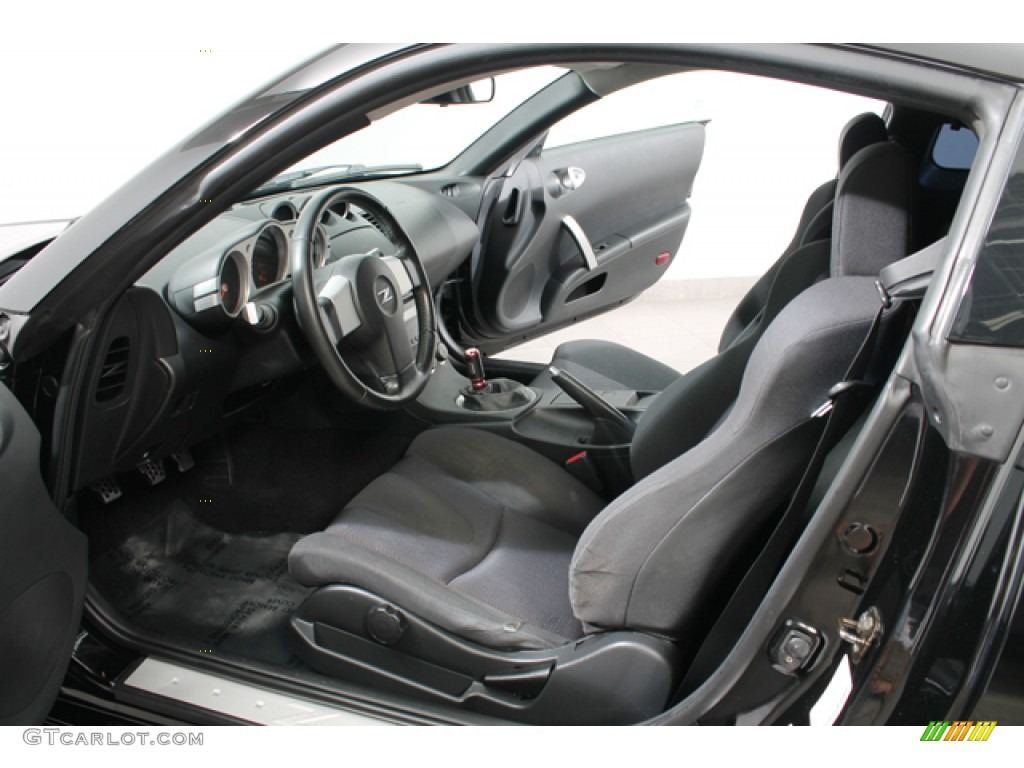 Carbon Black Interior 2004 Nissan 350Z Coupe Photo #69874255