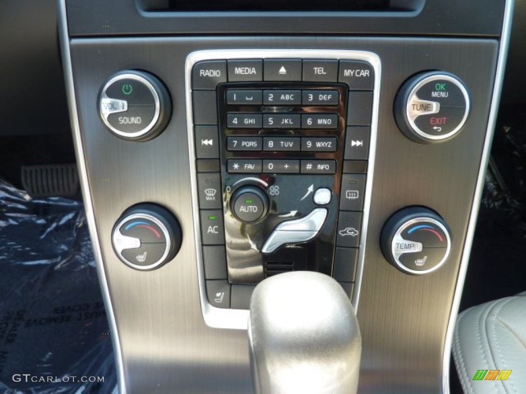 2012 Volvo S60 T5 Controls Photo #69876739