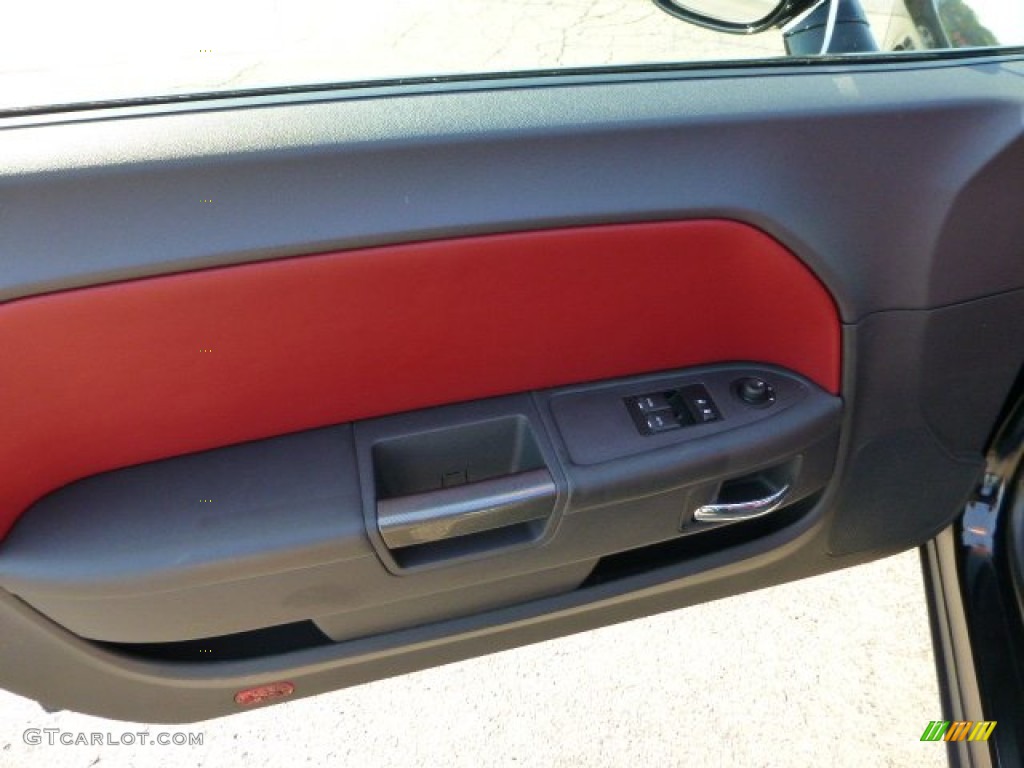 2013 Dodge Challenger SXT Door Panel Photos