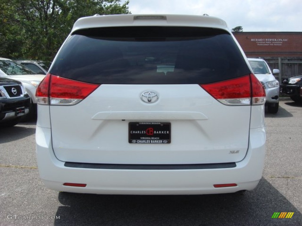 2011 Sienna XLE - Super White / Light Gray photo #5