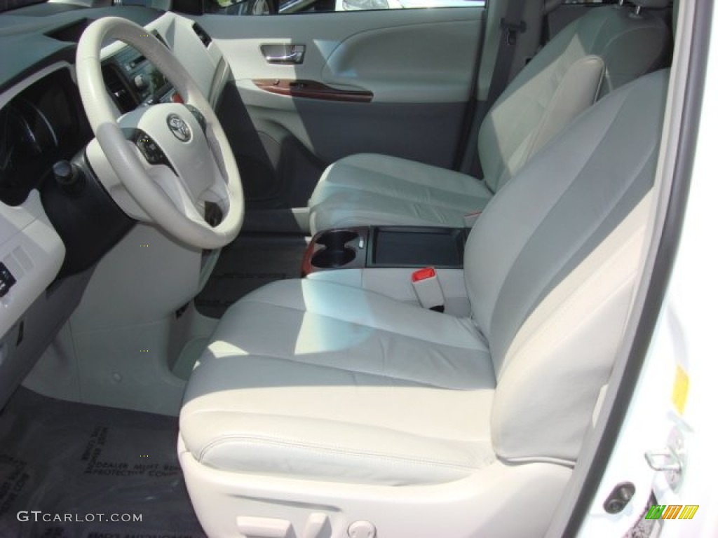 2011 Sienna XLE - Super White / Light Gray photo #9