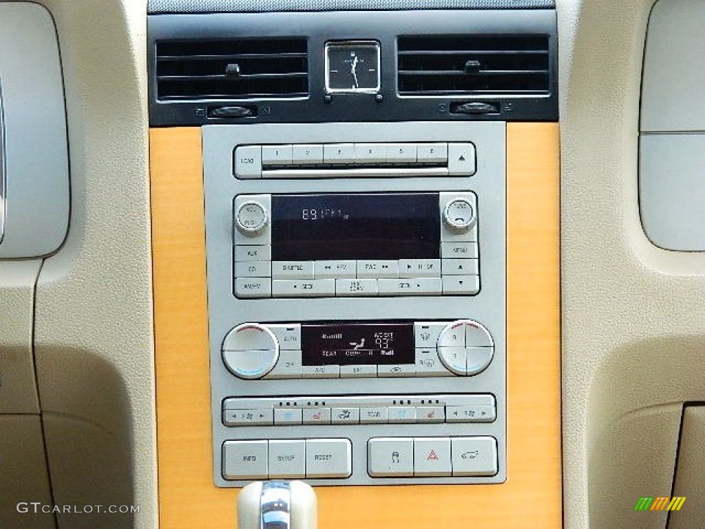2008 Lincoln Navigator Luxury Controls Photo #69881611