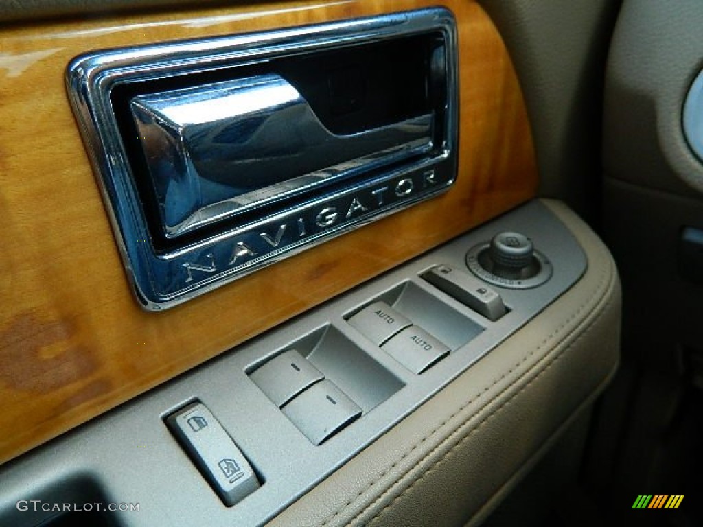 2008 Lincoln Navigator Luxury Controls Photo #69881635