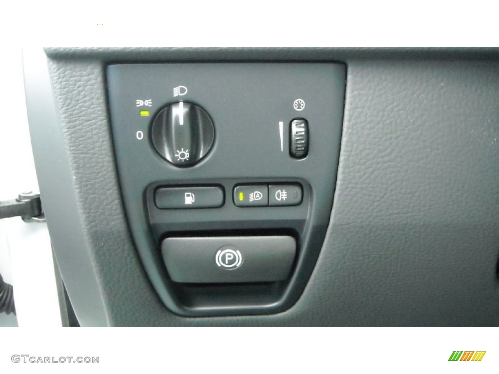 2013 Volvo XC90 3.2 R-Design Controls Photo #69881644