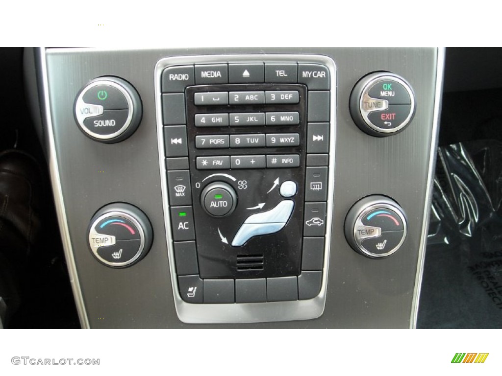 2013 Volvo S60 T5 Controls Photo #69882859