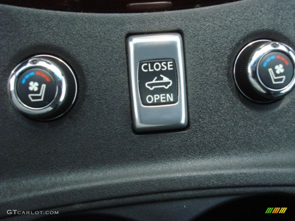 2011 Infiniti G 37 Convertible Controls Photo #69883021