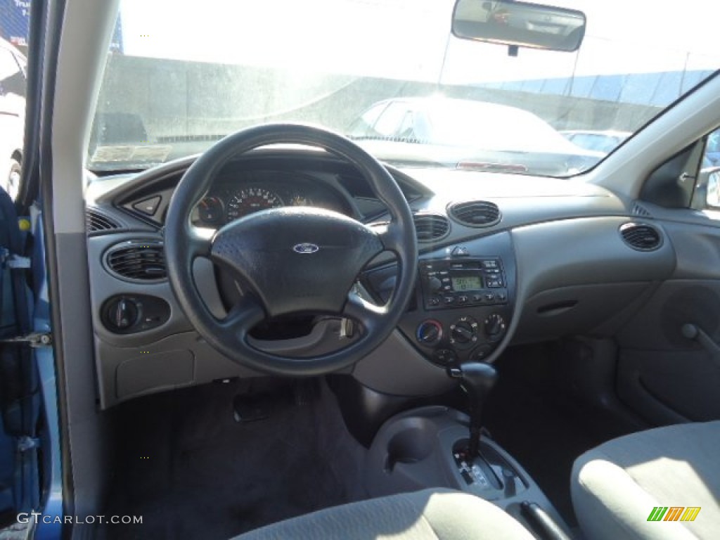 2000 Focus LX Sedan - Light Sapphire Blue Metallic / Medium Graphite photo #14