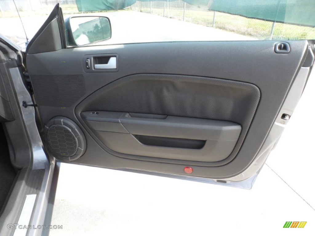 2007 Ford Mustang V6 Premium Coupe Dark Charcoal Door Panel Photo #69896014