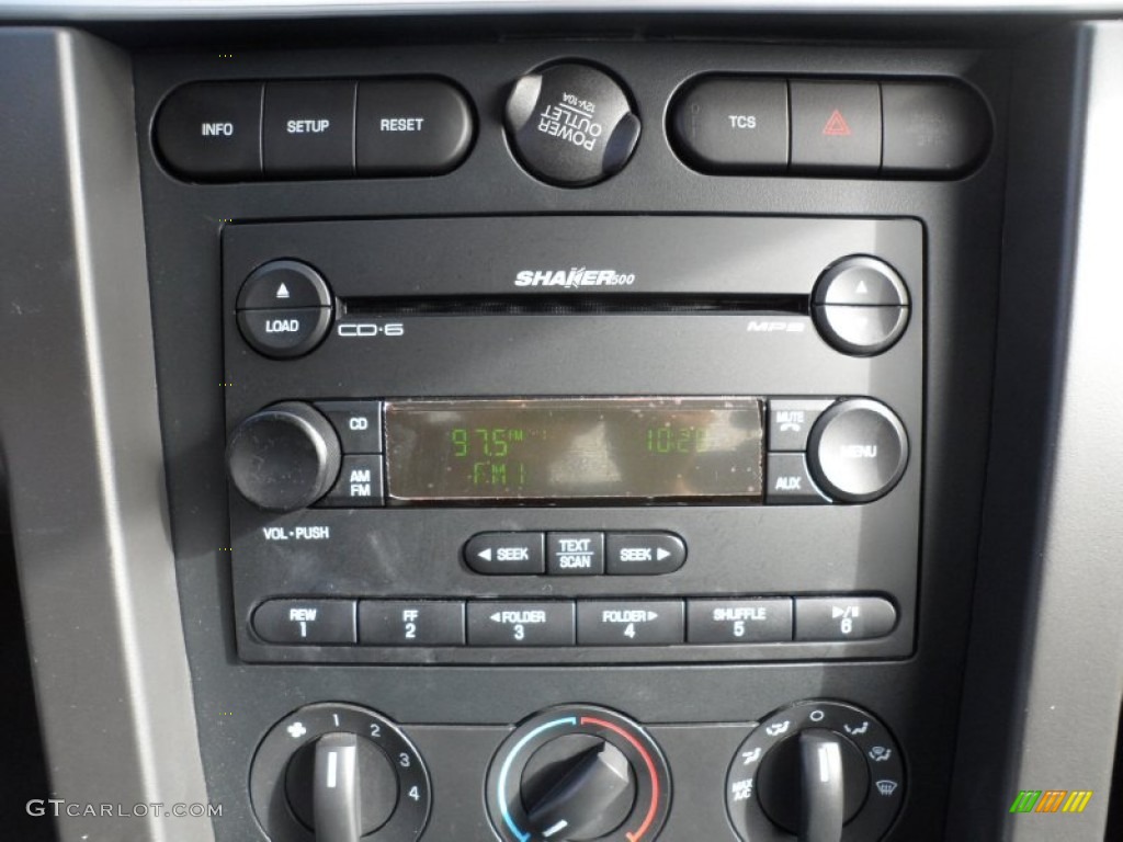 2007 Ford Mustang V6 Premium Coupe Audio System Photo #69896080