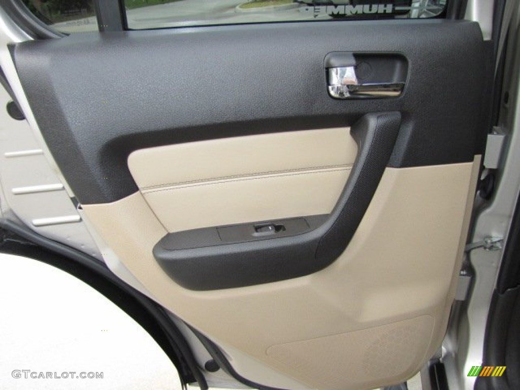 2006 Hummer H3 Standard H3 Model Light Cashmere Beige Door Panel Photo #69902470