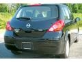 Super Black - Versa 1.8 S Hatchback Photo No. 4