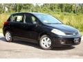 Super Black - Versa 1.8 S Hatchback Photo No. 5