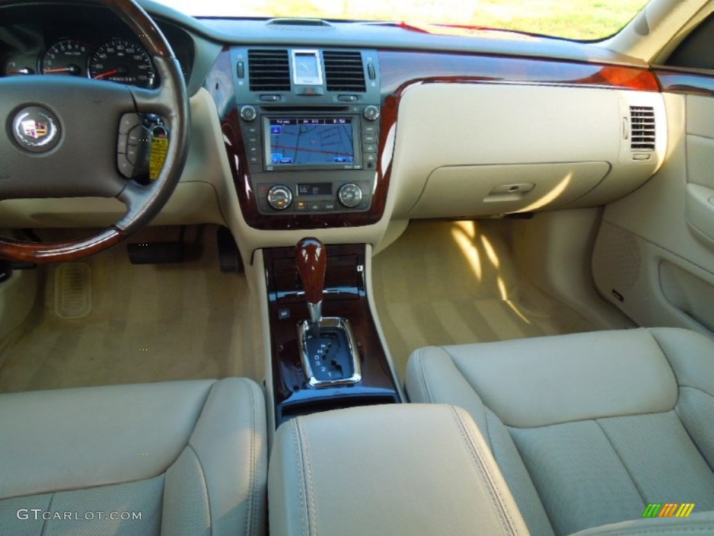 2007 Cadillac DTS Luxury II Cashmere Dashboard Photo #69907043