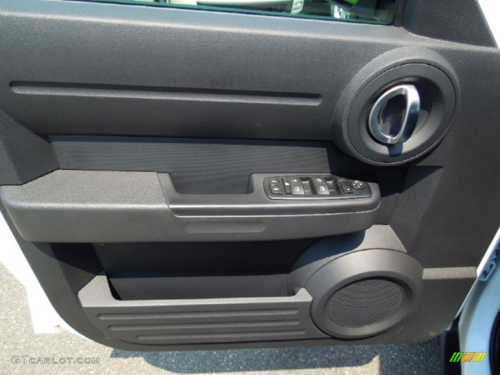 2011 Dodge Nitro Heat Door Panel Photos