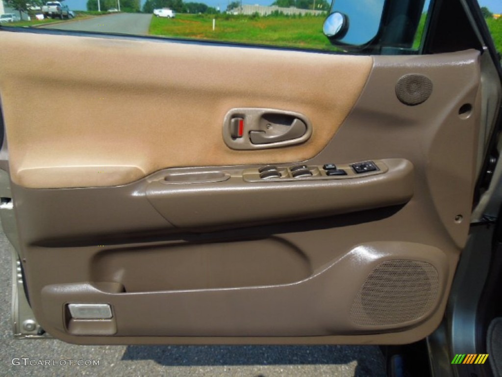2002 Mitsubishi Montero Sport LS Tan Door Panel Photo #69908156