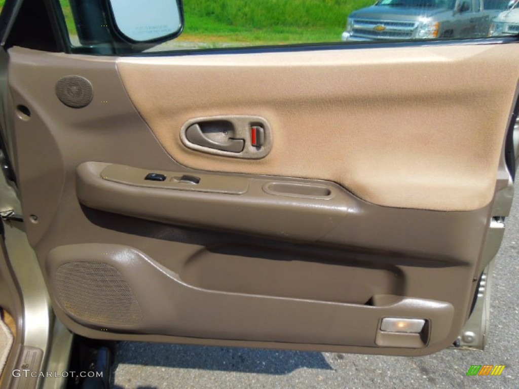 2002 Mitsubishi Montero Sport LS Tan Door Panel Photo #69908258