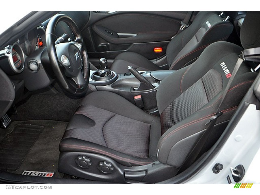NISMO Black/Red Cloth Interior 2010 Nissan 370Z NISMO Coupe Photo #69909311