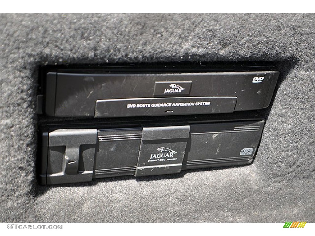 2002 Jaguar XJ Vanden Plas Audio System Photos