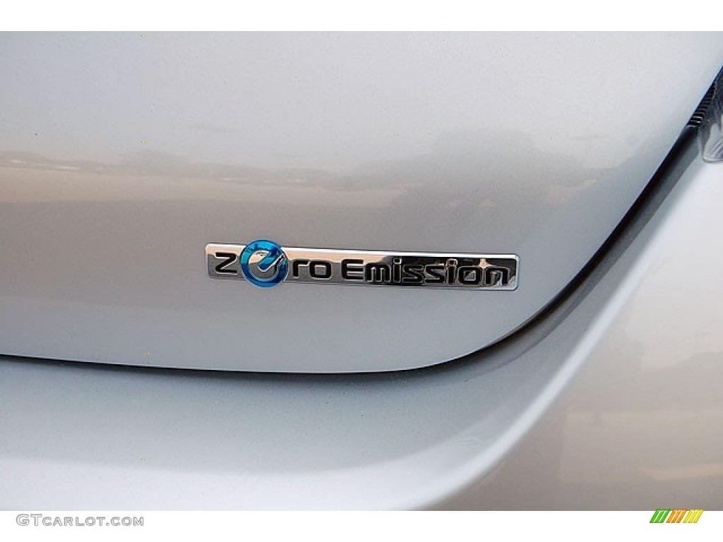 2012 Nissan LEAF SL Marks and Logos Photos