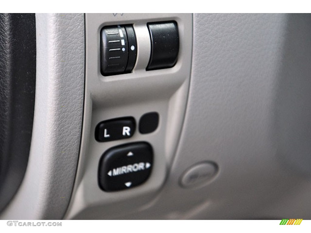2009 Subaru Forester 2.5 X Controls Photo #69910724
