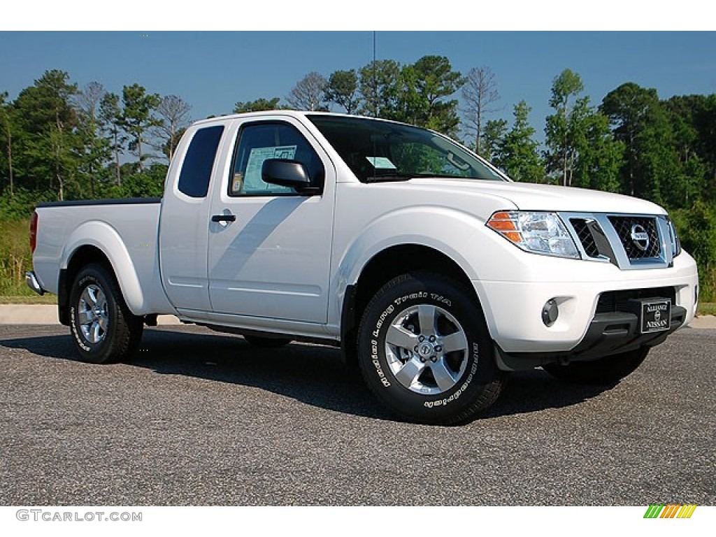 2012 Frontier SV V6 King Cab 4x4 - Avalanche White / Beige photo #1