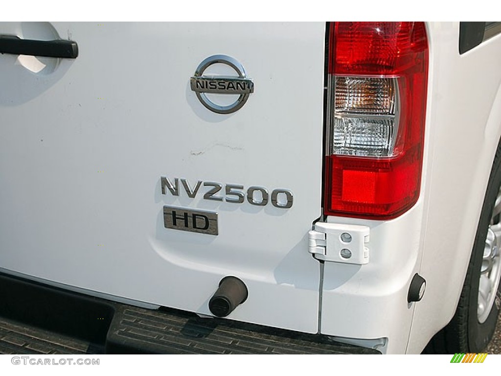 2012 Nissan NV 2500 HD SV High Roof Marks and Logos Photos