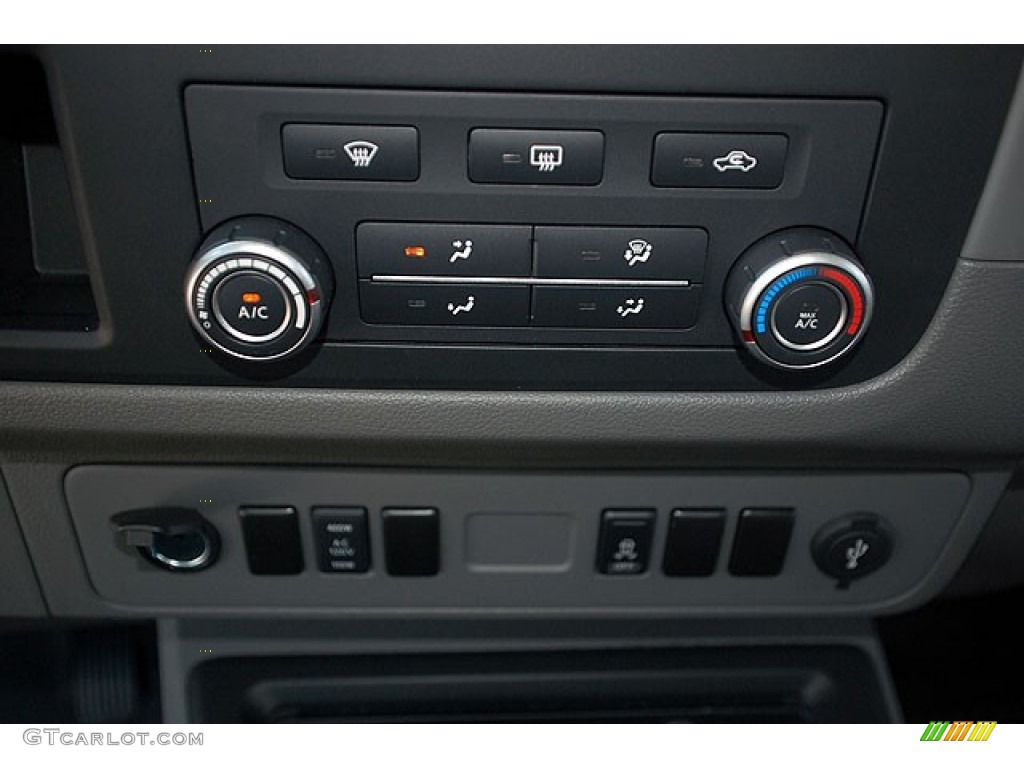 2012 Nissan NV 2500 HD SV High Roof Controls Photos