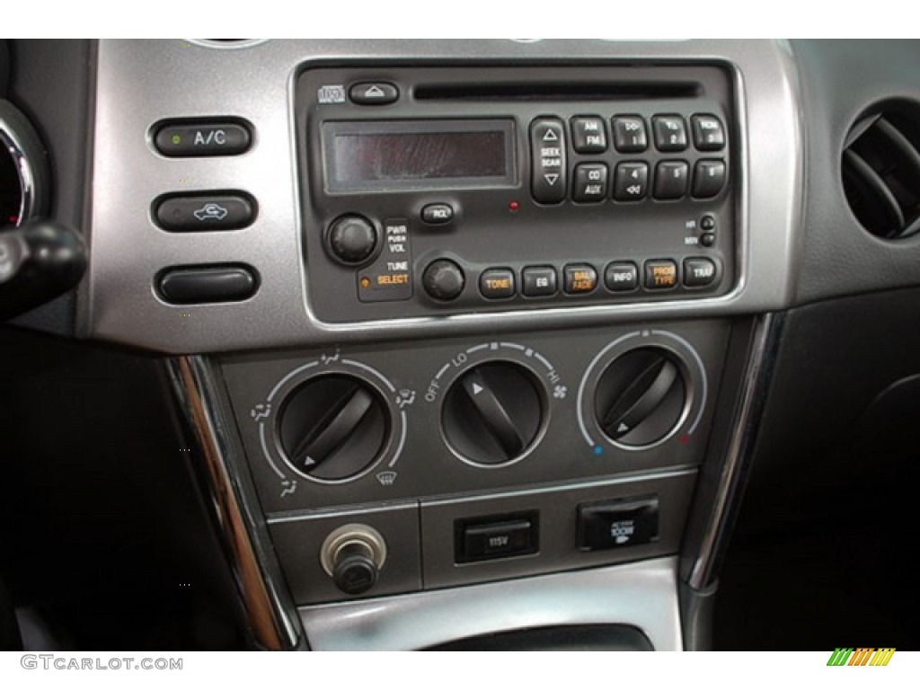 2003 Pontiac Vibe Standard Vibe Model Controls Photo #69916643