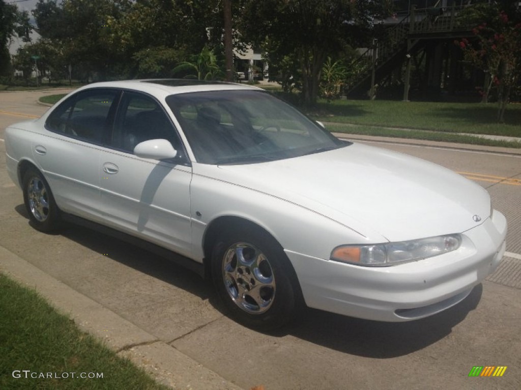 1999 Intrigue GL - Arctic White / Dark Gray photo #4