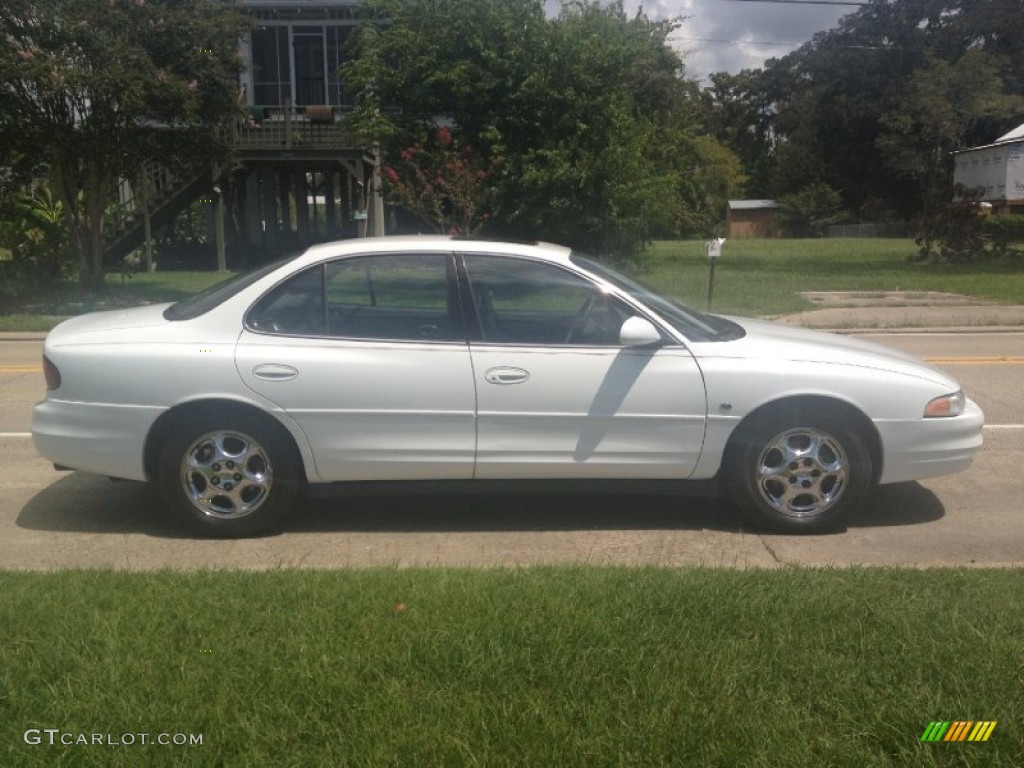 1999 Intrigue GL - Arctic White / Dark Gray photo #5