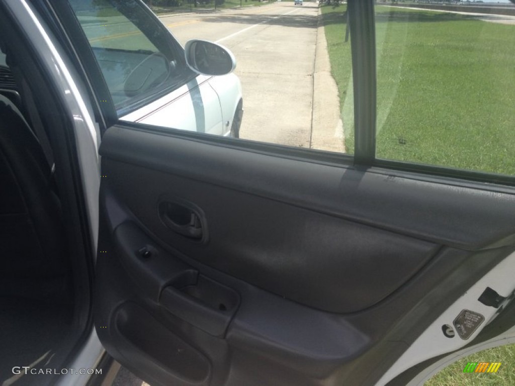 1999 Intrigue GL - Arctic White / Dark Gray photo #16