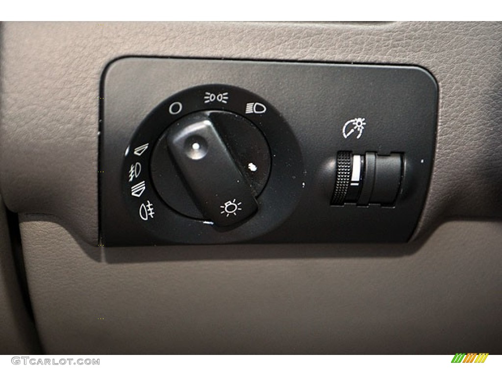 2004 Audi A6 3.0 quattro Sedan Controls Photo #69918800