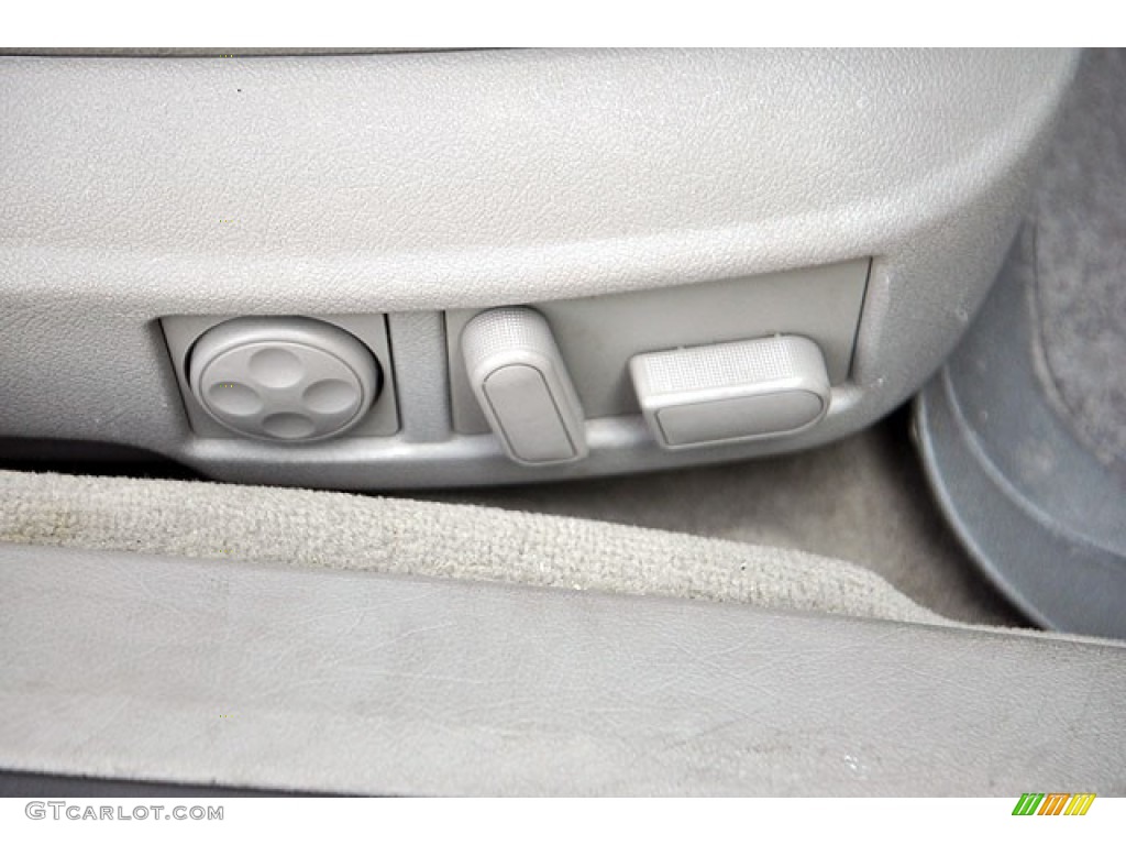 2004 Audi A6 3.0 quattro Sedan Controls Photo #69918920