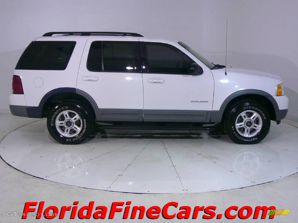 2002 Explorer XLT - Oxford White / Graphite photo #4