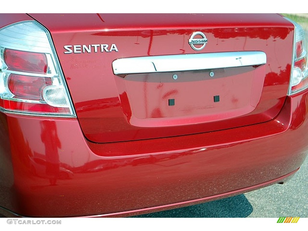 2010 Sentra 2.0 S - Red Brick Metallic / Charcoal photo #5