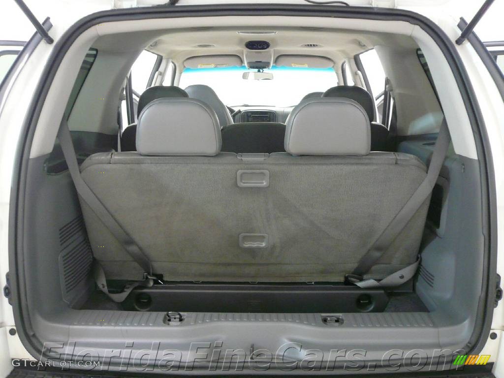 2002 Explorer XLT - Oxford White / Graphite photo #9