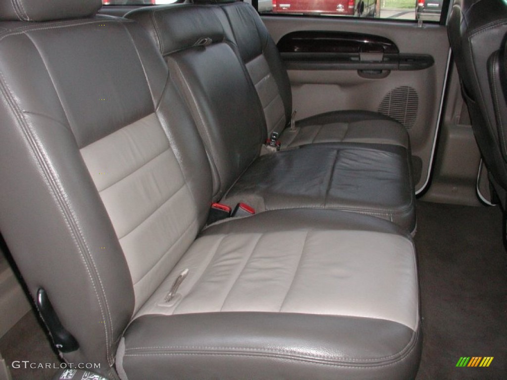 2004 Excursion Eddie Bauer 4x4 - Oxford White / Medium Parchment photo #44