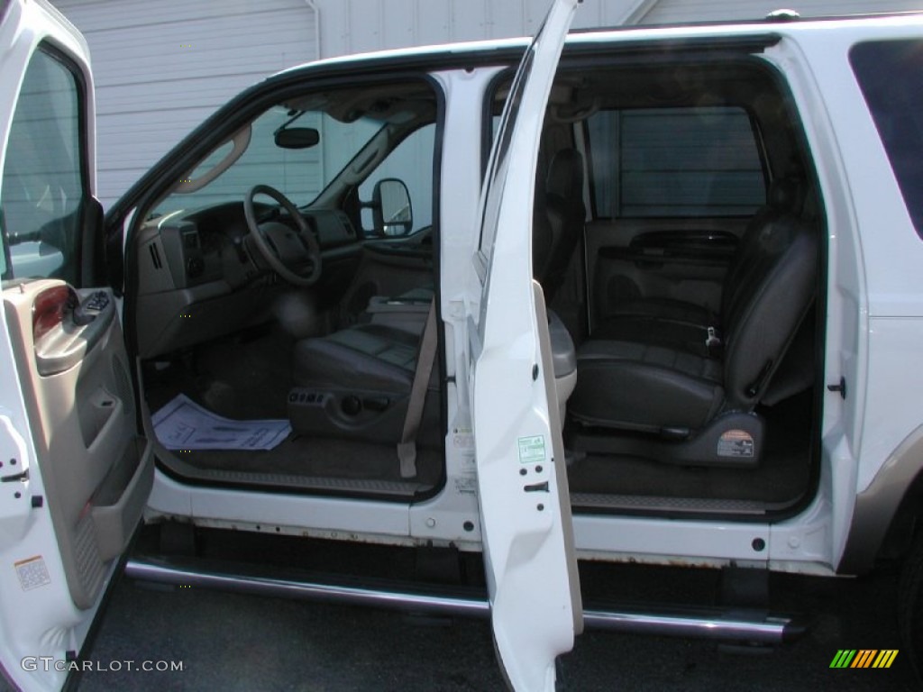2004 Excursion Eddie Bauer 4x4 - Oxford White / Medium Parchment photo #112