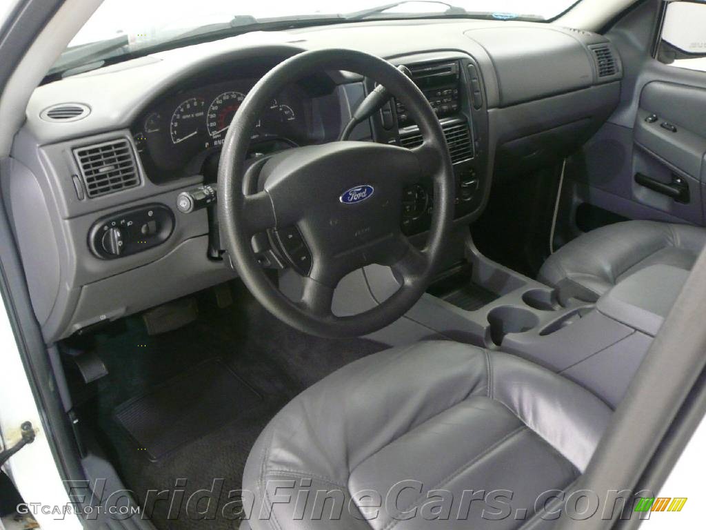 2002 Explorer XLT - Oxford White / Graphite photo #11