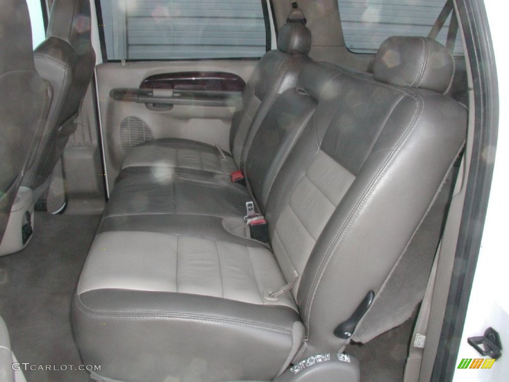 2004 Excursion Eddie Bauer 4x4 - Oxford White / Medium Parchment photo #115