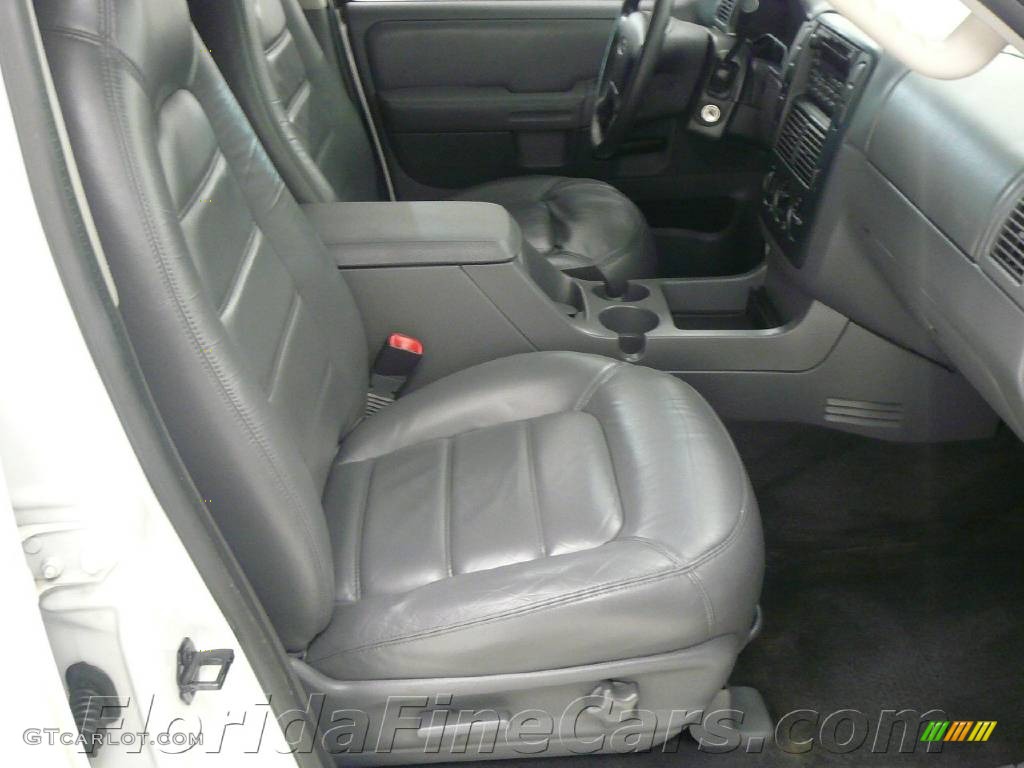 2002 Explorer XLT - Oxford White / Graphite photo #12