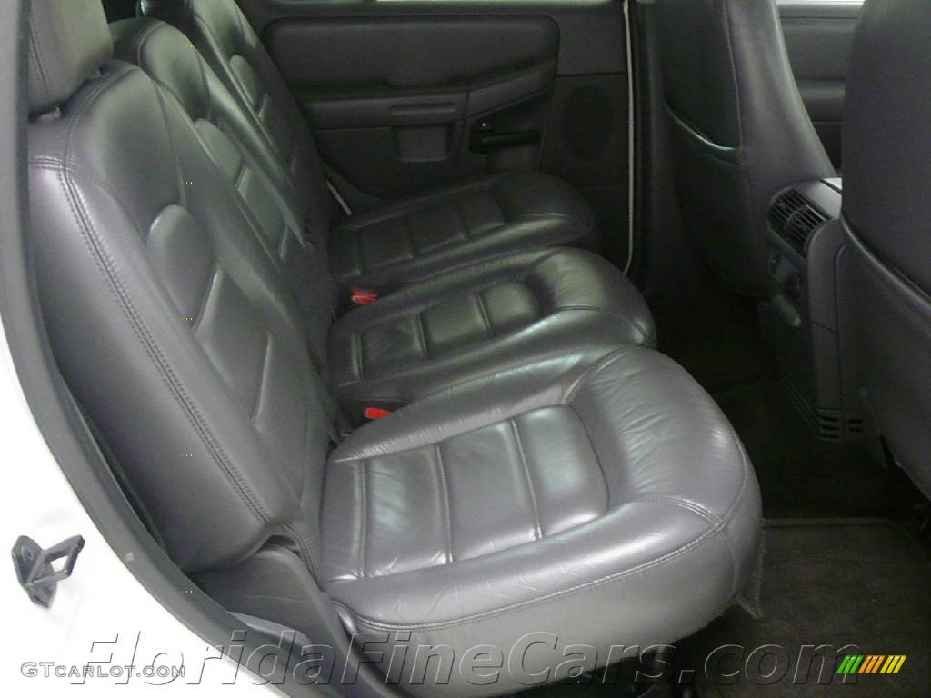 2002 Explorer XLT - Oxford White / Graphite photo #14