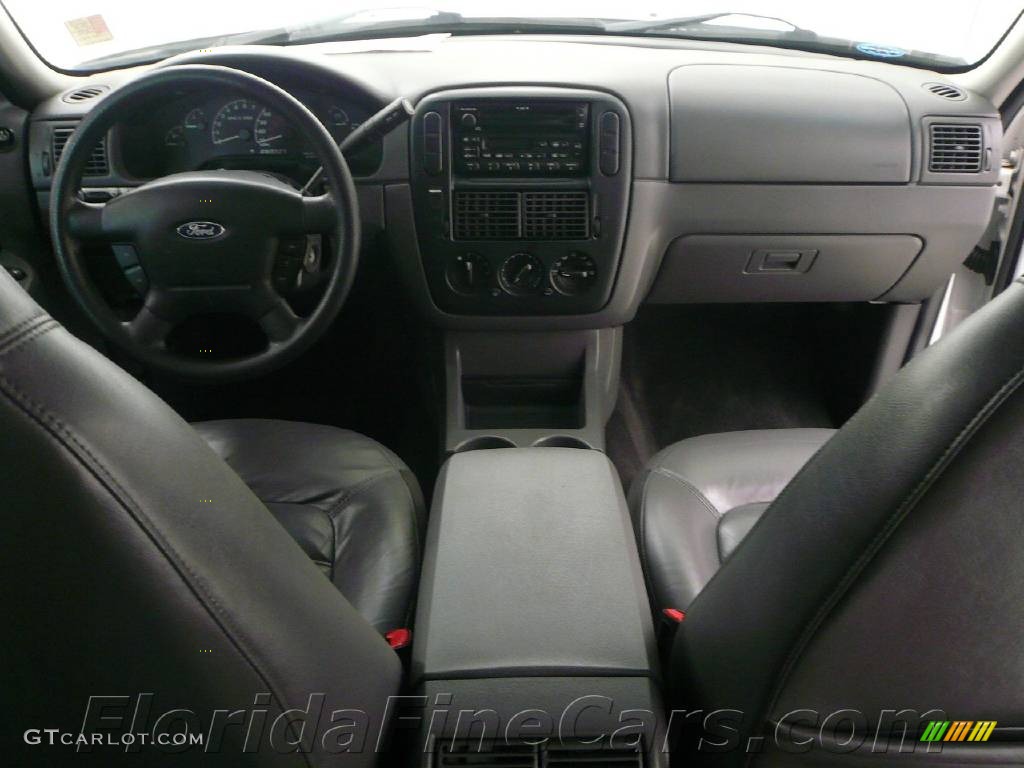 2002 Explorer XLT - Oxford White / Graphite photo #16