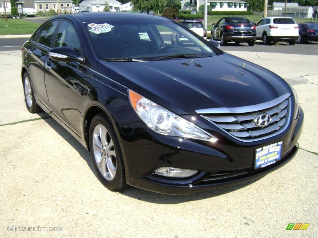 2011 Sonata SE - Midnight Black / Black photo #3