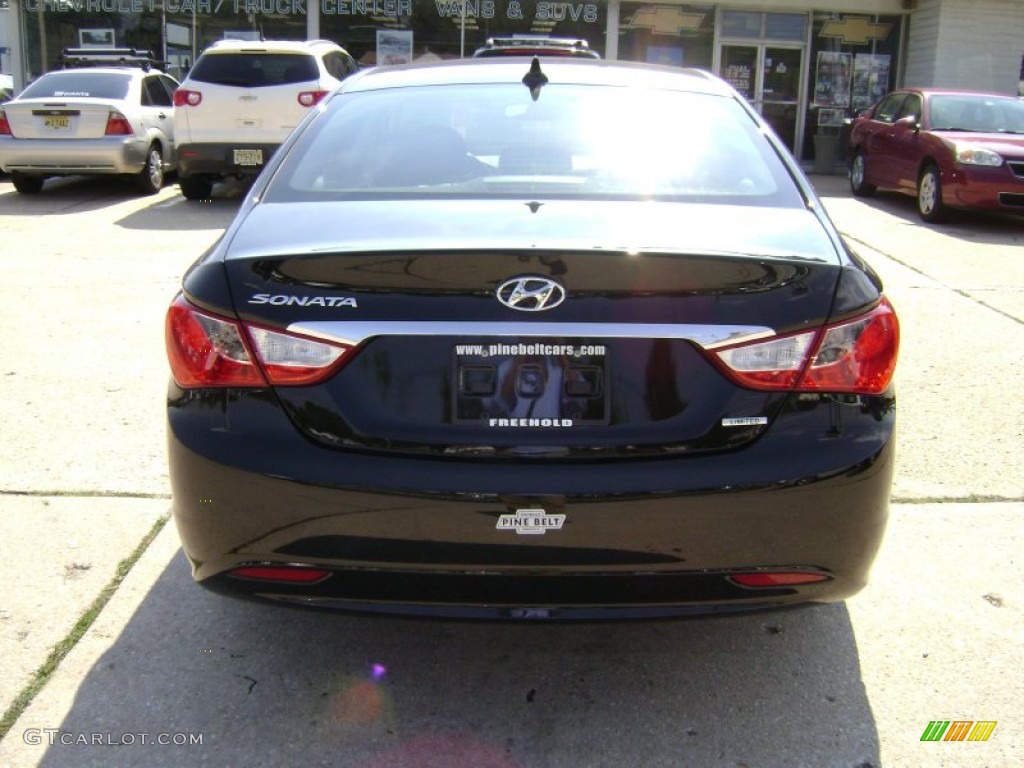 2011 Sonata SE - Midnight Black / Black photo #5