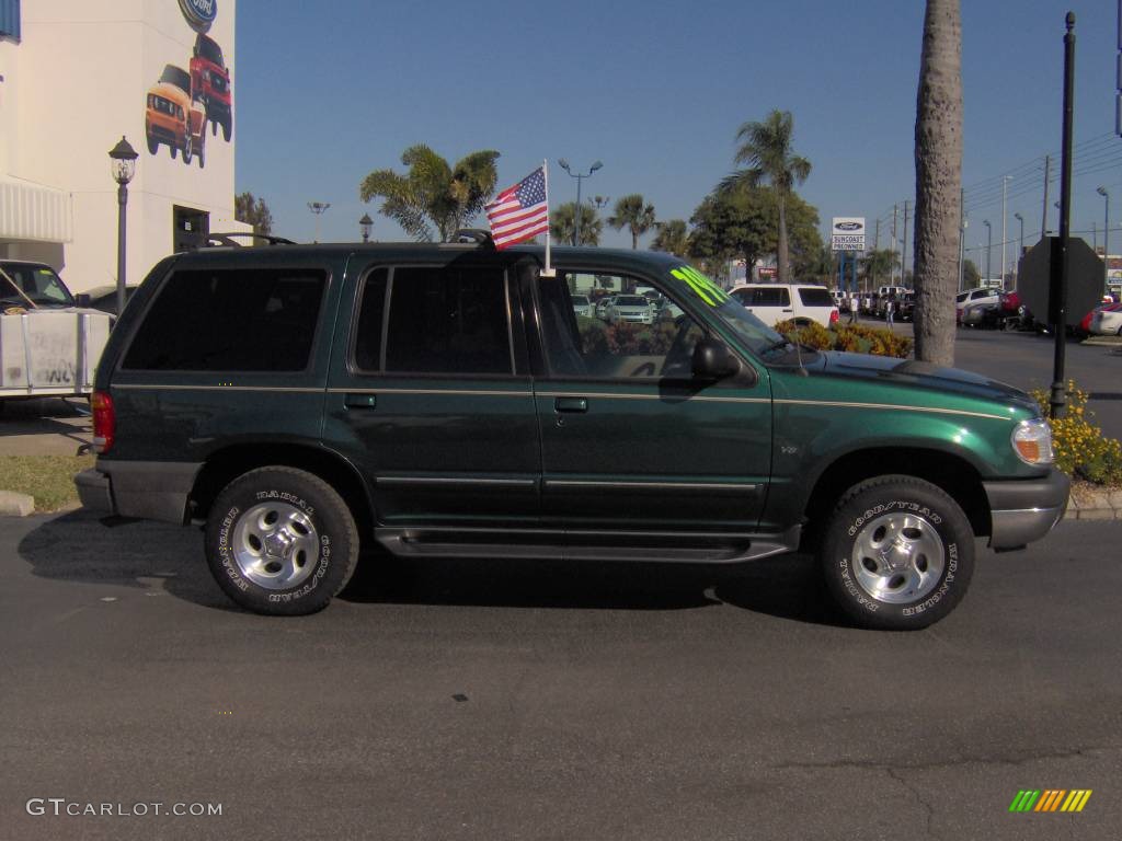 2000 Explorer XLT - Tropic Green Metallic / Medium Prairie Tan photo #2
